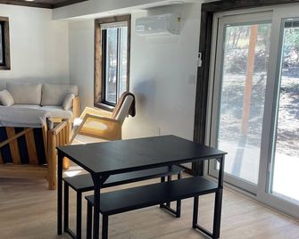 New Solar Powered Home on Cozy Pine Ridge - Moorcroft - Comedor