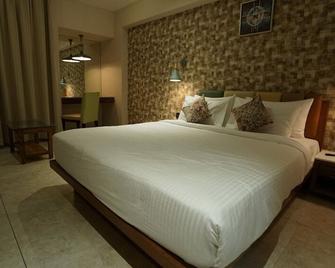 Rs Exclusive & Fine Dine - Akola - Bedroom