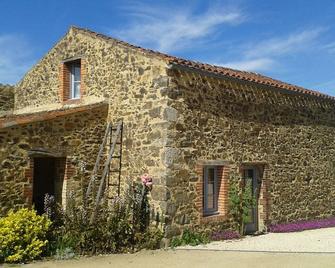 Saint Prouant: Country Cottage / Gite - Saint prouant - Saint-Prouant - Edificio