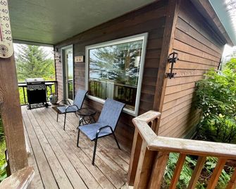 Lost Anchor Cabins - Ocean-view cabins on the bluff - Anchor Point - Balcony