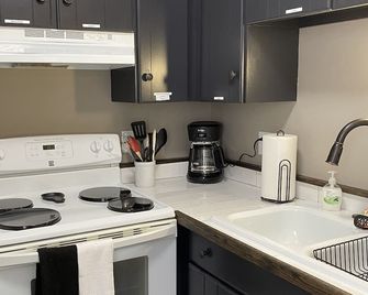 Jailhouse Rock- newly renovated apt on historic Main Street. - Cañon City - Kuchyň