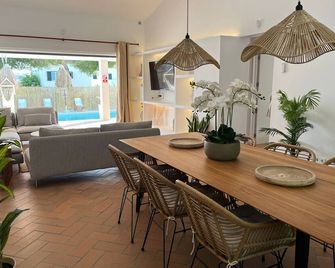 Relax in Villa with Private Pool 1 Minute from the Beach - Pet Friendly! - Sant Tomàs - Dining room