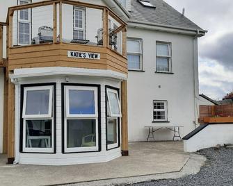 Beautiful Rural Ground Floor Flat with Waterfront View - Cahir - Building