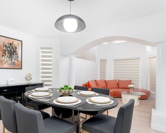 Leger- 6-bedroom house - Sleeps 12 - Garage Parking - Edmonton - Essbereich