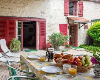Holiday Home Chez Milou by Interhome - Mélisey - Patio