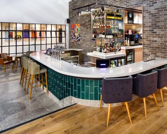 Holiday Inn London Brentwood by IHG - Brentwood - Bar