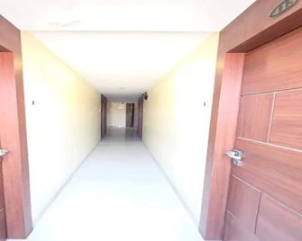 Rs Regency Hotel - Mumbai - Flur