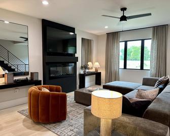 Abode Memphis - Pontotoc - Memphis - Living room