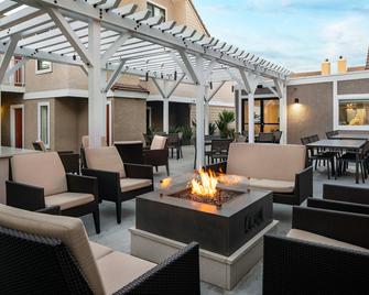 Residence Inn by Marriott Long Beach - Long Beach - Patio