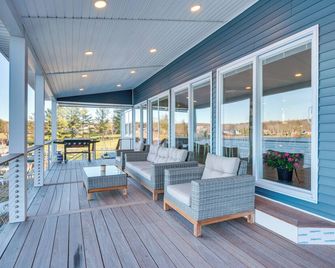 Family Home on Lake Newton with Deck and Fire Pit - Carbondale - Balcón