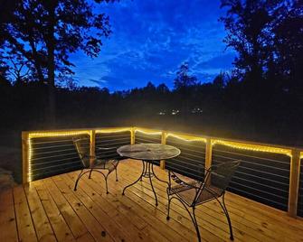Hobbithouse at White Lotus Eco Spa Retreat - Stanardsville - Patio