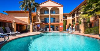 Best Western Plus Executive Inn & Suites - Manteca - Pool