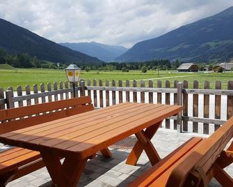 Vogue Apartment in Sankt Margarethen im Lungau near Ski Lift - Sankt Margarethen im Lungau - Патіо