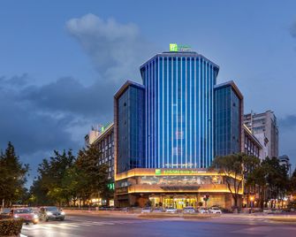 Holiday Inn Express Yangzhou City Center By IHG - Yangzhou - Building