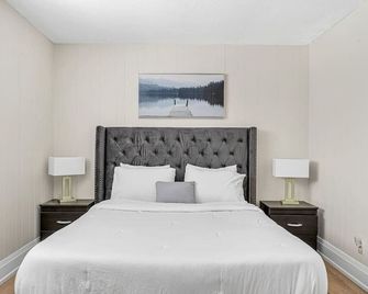 Pristine Home 5 min walk to Falls & Clifton Hill - Niagara Falls - Bedroom