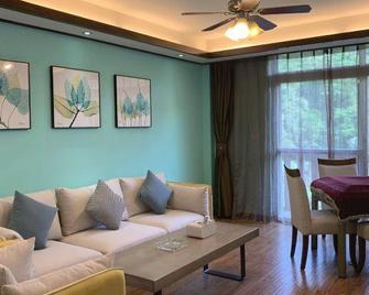 Qingfeng Gorge Resort Hotel - Chongqing - Living room