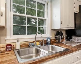 Alabama Slammer Game-Day Home 5-Mile To Stadium - Tuscaloosa - Kitchen