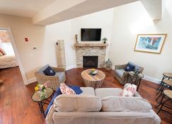 The Newport Lofts - 543 Thames Street - Newport - Living room