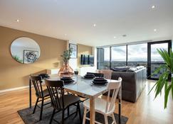Riverview Apartments - Glasgow - Dining room