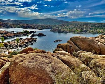 Darling Farmhouse Master Suite - Short Walk to Downtown Prescott & Whiskey Row - Prescott - Piscina