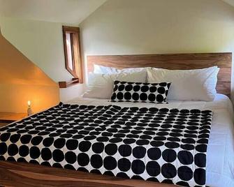 Boho Loft in Downtown Wakefield - Wakefield - Bedroom