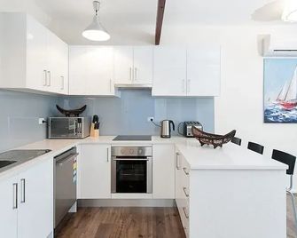 아이들 데이즈 3 아킬레스 스트리트 - 넬슨 베이 - 주방