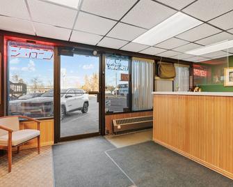 Pine View Inn - Virginia - Front desk