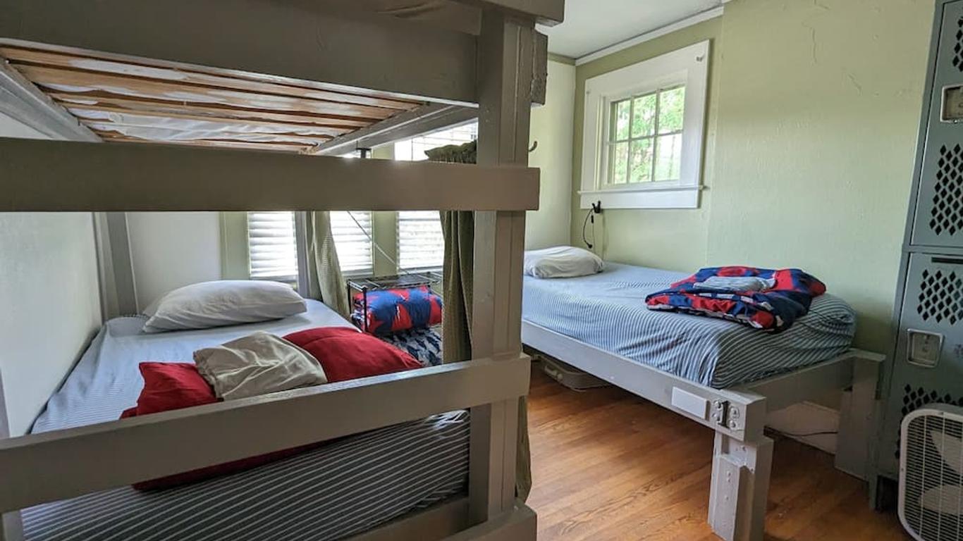 Bon Paul & Sharky's Hostel