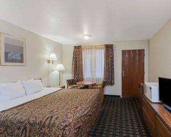 Days Inn by Wyndham Anaheim West - Anaheim - Camera da letto