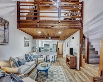 Cape Canaveral near Beach House - Cape Canaveral - Living room