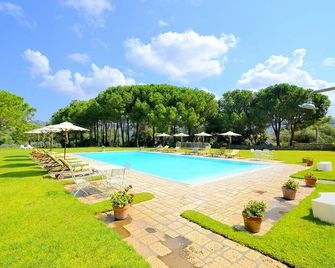Casa Cedrina C: A welcoming apartment that is part of a villa surrounded by the greenery, with Free WI-FI. - San Marco Di Castellabate - Pool
