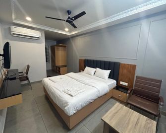 Hotel Kkm Highlands - Kurnool - Living room