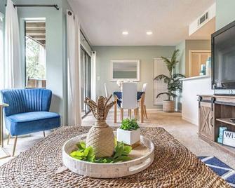 Caddy Shack on the 5 - Pinehurst - Living room
