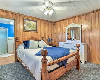 Charming Ingram Home with Yard and Furnished Patio! - Ingram - Bedroom