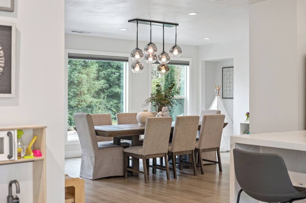 Luxury Modern House with Pool and Fountains - סקרמנטו - חדר אוכל