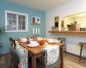 Stylish 2B2B Hideaway 10 mins. drive to Disneyland - Santa Ana - Dining room