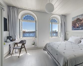 Skylight - Ermoupoli