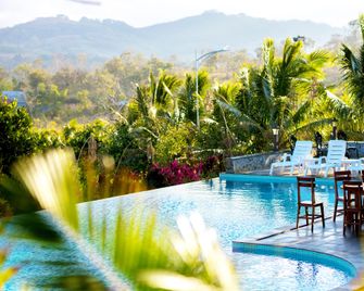 Knn Luxury Hill - Senmonorom - Piscina