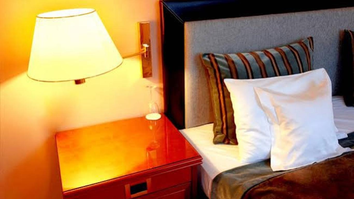 Nice Booking - Royal Luxembourg Piscine