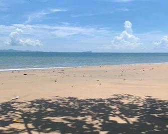 Sun Smile Beach Koh Jum - Koh Jum - Beach