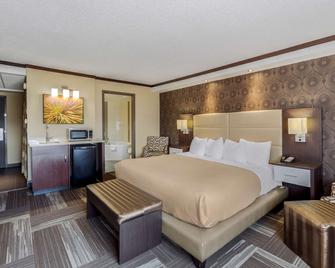 Best Western Plus Edmonton Airport Hotel - Leduc - Schlafzimmer