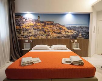 Mathera Boutique - Five Bedroom Apartment, Sleeps 15 - Matera - Chambre