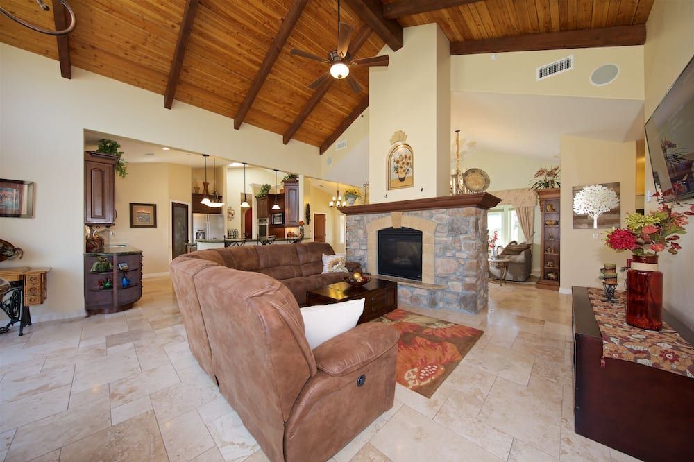 Peaceful Luxurious Country Estate close to Beaches, Golf and Vacation Attraction