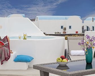 Athiri Santorini Hotel - Imerovigli