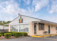 Super 8 by Wyndham Centerville-Richmond - Centerville - Building