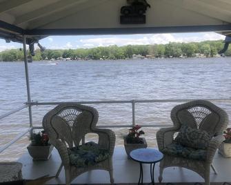 Charming, 1940's private home located on waterfront with gorgeous views of lake. - Monticello - Patio