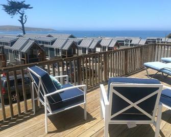 Dillon Beach Surf Cottage With 180 Degree Views Of The Pacific And Pt. Reyes - Dillon Beach - Balcony
