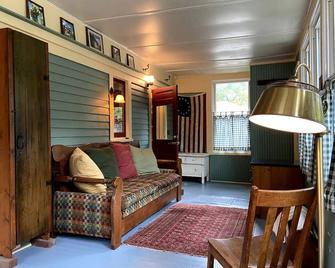 Unique Victorian Cottage Close to Town - Oregon - Sala de estar