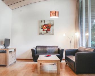Gorgeous home in Vledder with WiFi - Vledder - Living room