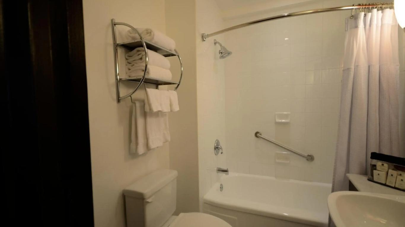 كراون بلازا مونتريال أيربورت، آن آي آيتش جي هوتل